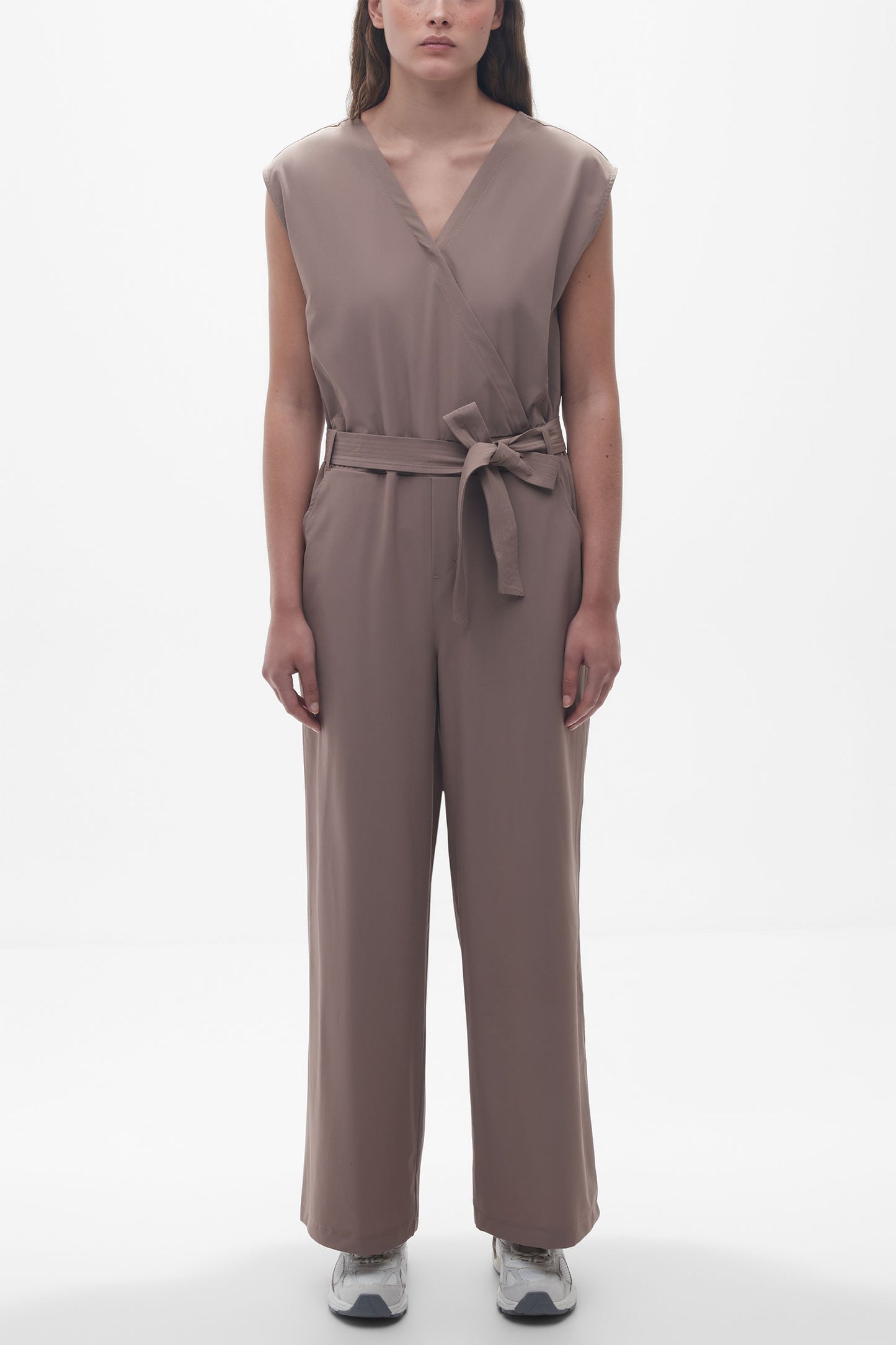 Combinaison moderne antifroissement - Femme && TAUPE