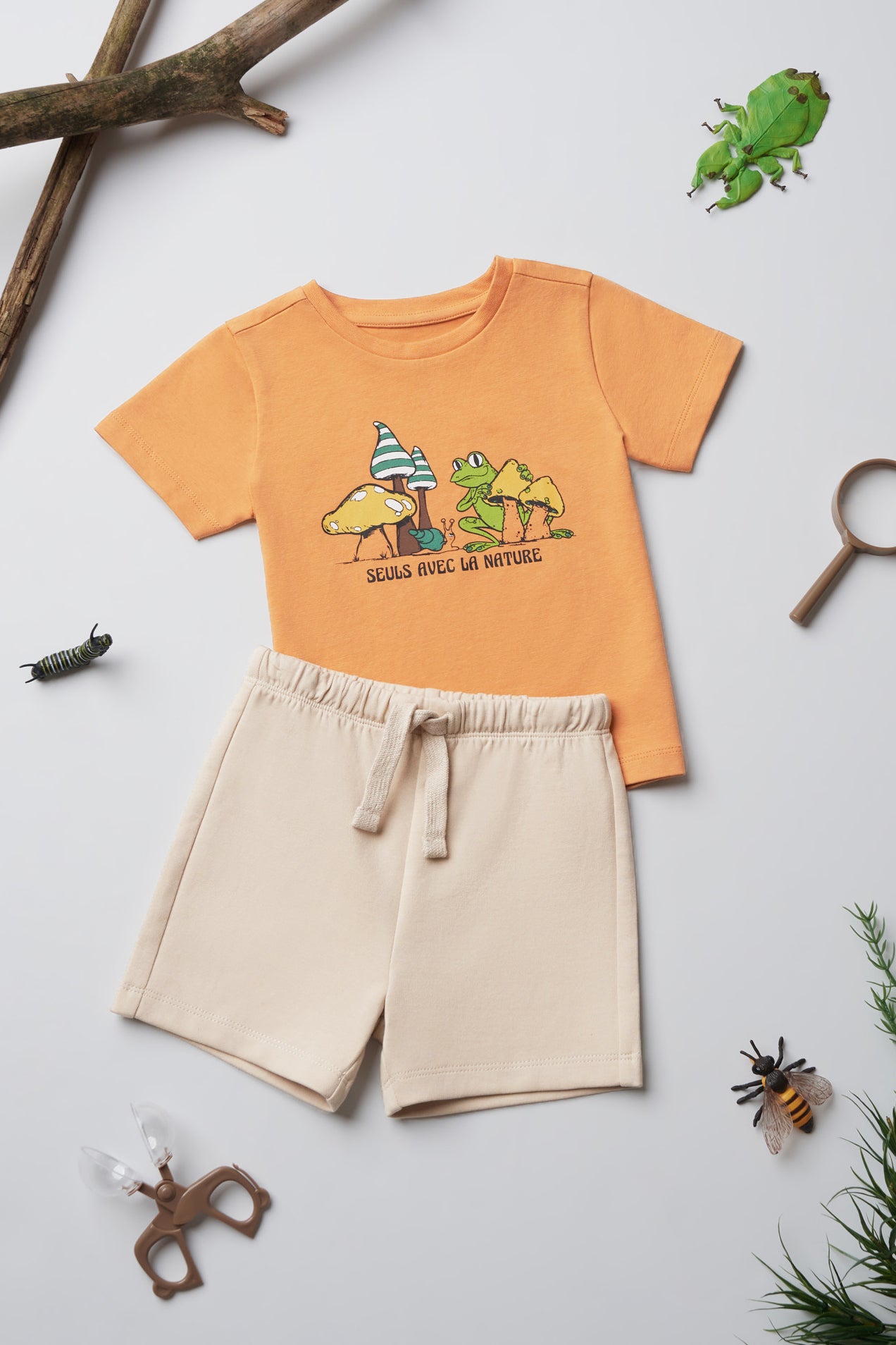 Ensemble coloré avec t-shirt et short - Bébé garçon && BRUN